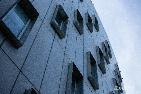 白色混凝土建筑