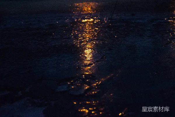 高清摄影 夕阳西下时的水花溅起