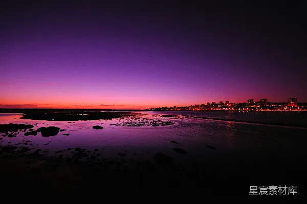 高清摄影 夜晚从海滩上看城市的景象