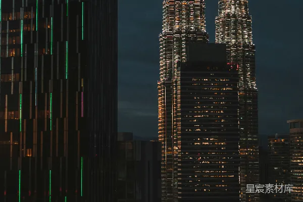 夜晚城市天际线的一览