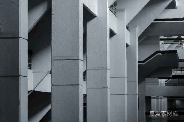 白黑相间的混凝土建筑