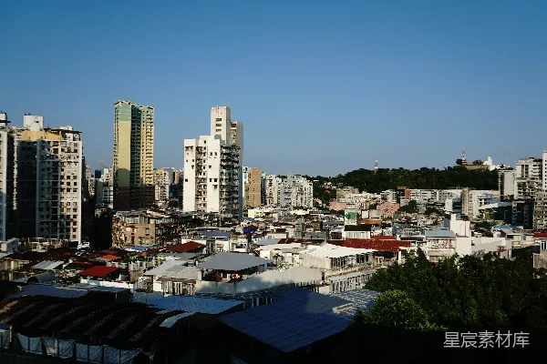 一座高楼林立的城市景观
