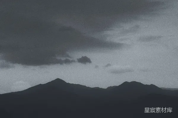 高清摄影 日间拍摄山的剪影照