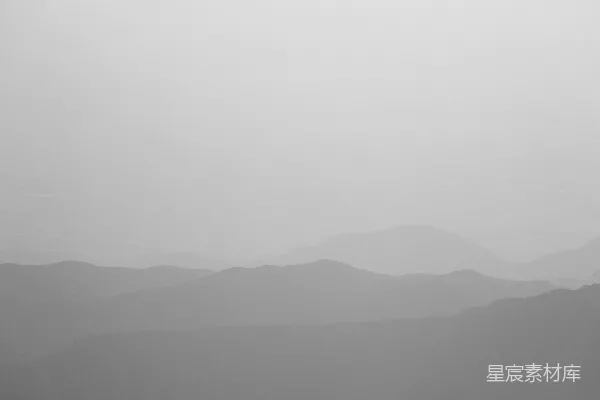 高清摄影 白天白云下的黑色山脉