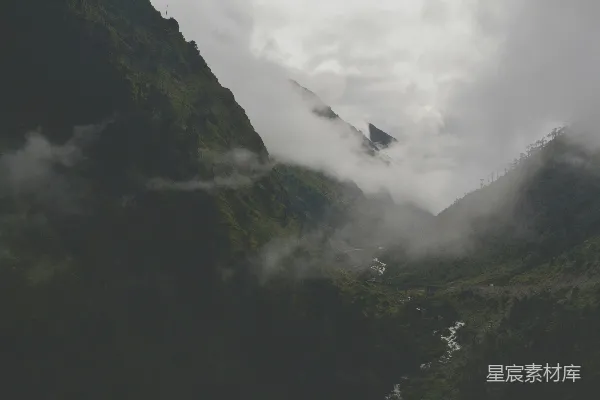 高清摄影 山间的水域