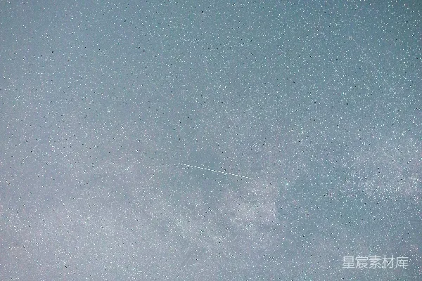 高清摄影 一个人在天空中放风筝。