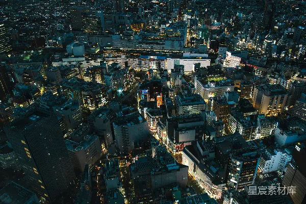夜晚城市的空中俯瞰