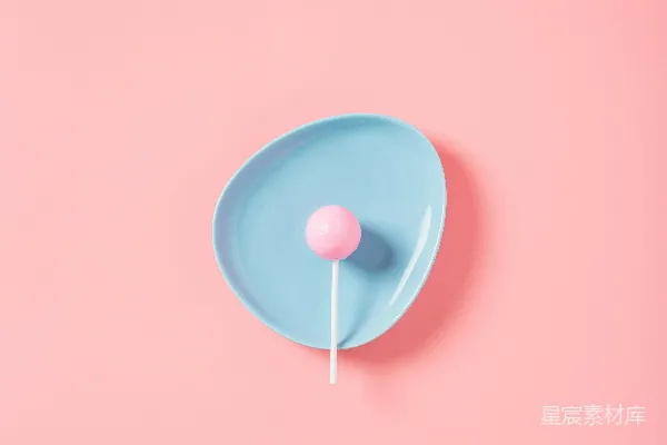 高清摄影 蓝盘中的棒棒糖