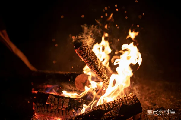 夜间篝火