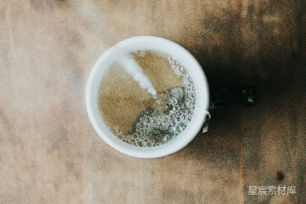 白黑陶瓷杯