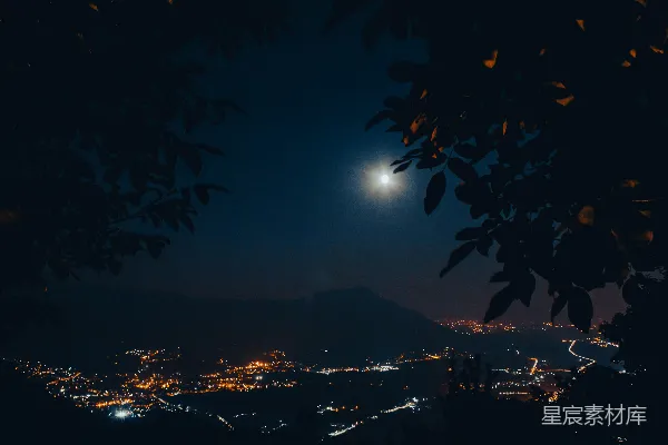 山顶夜晚的城市景色