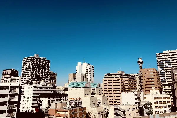 一座高楼林立的城市景观