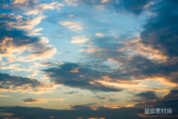 高清摄影 一架飞机在夕阳下飞翔