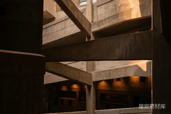 高清摄影 混凝土建筑和阳光下的结构。