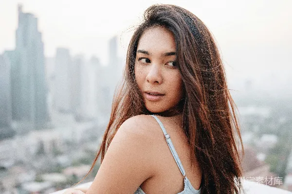 高清摄影 穿着白色背心的女人