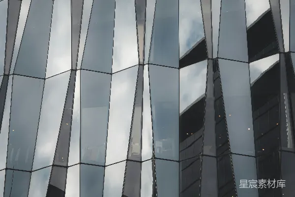 有大量窗户的建筑