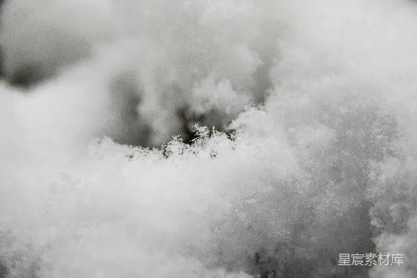 一些雪的特写镜头