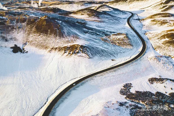 高清摄影 鸟瞰拍摄靠近山脉的道路