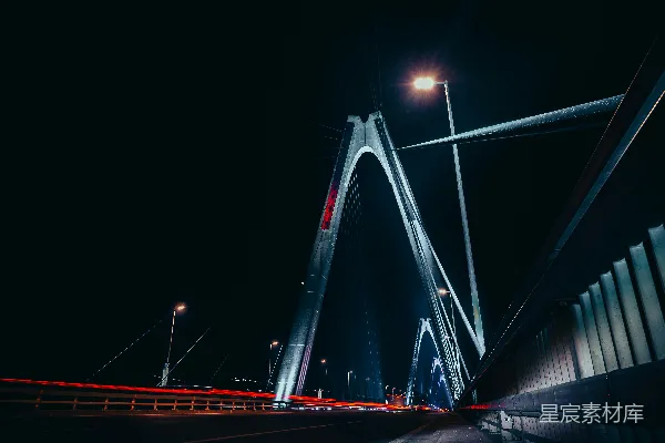 夜晚桥的长曝光照片