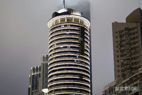 城市中心的一座高楼大厦