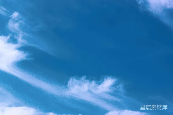 白天的白云和蓝天