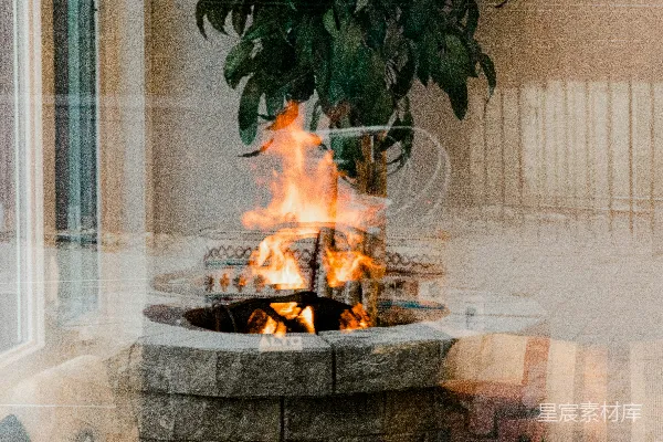 日间火堆中起火