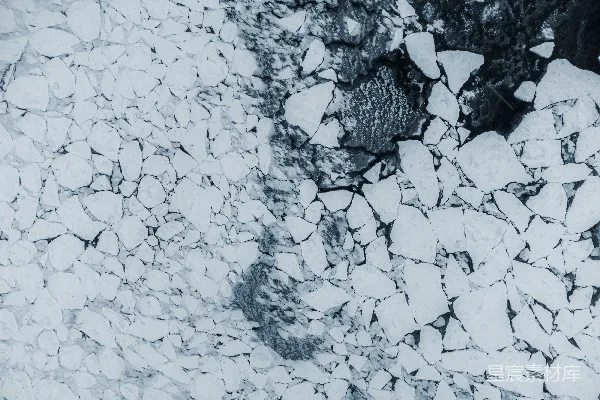 高清摄影 从空中俯瞰，地面上覆盖着冰雪。