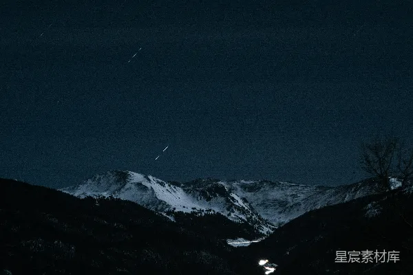 高清摄影 雪山群峰上的夜空