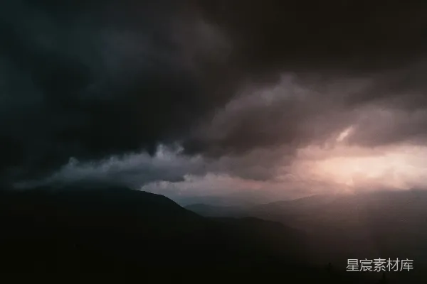 高清摄影 灰云后面有太阳