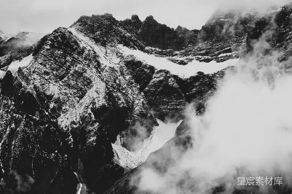 高清摄影 灰度摄影中的冰川山脉与雾景