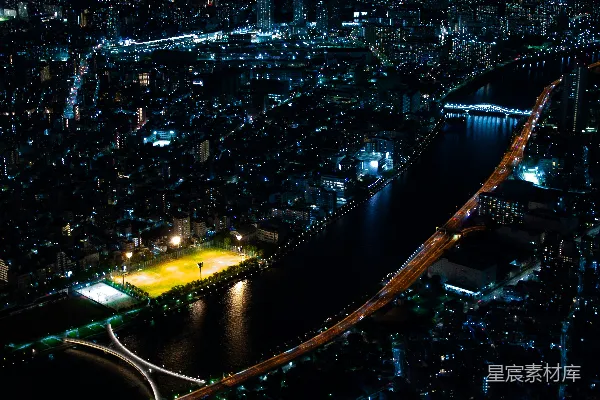 城市夜晚的空中俯视图