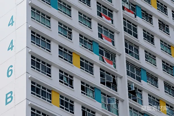 白天的白色混凝土建筑