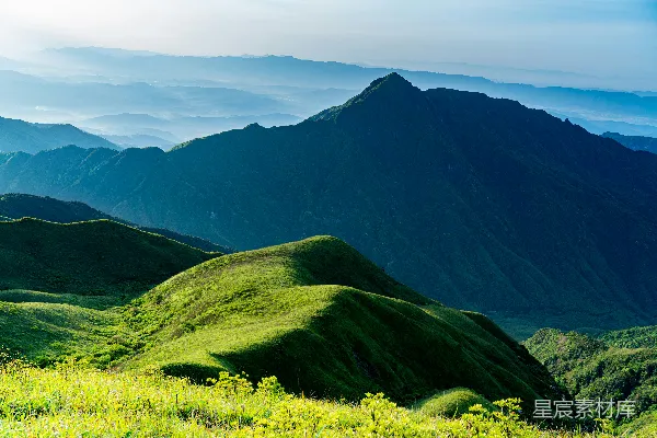 远处山脉的一角