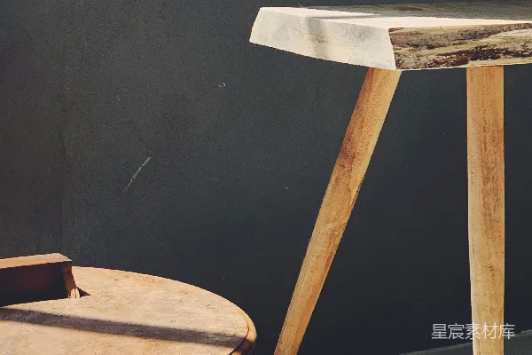 高清摄影 棕色木制吧台凳