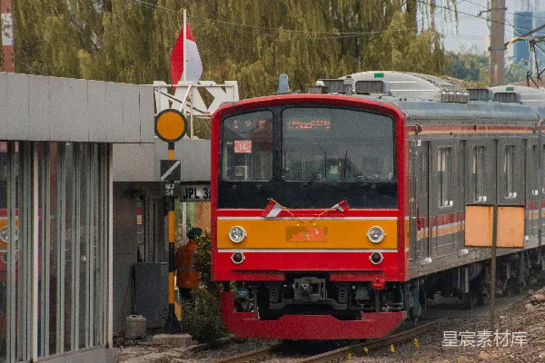 铁轨上的火车