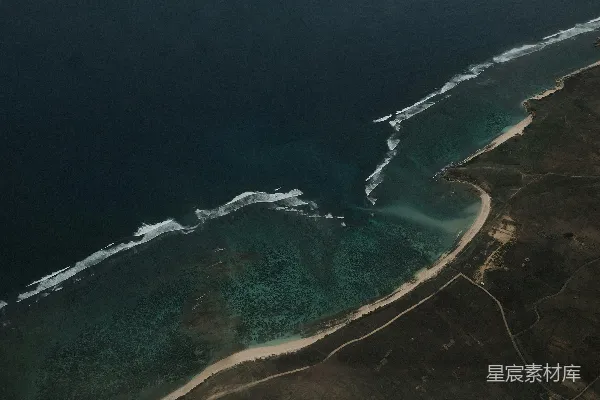 海洋与陆地的空中俯视图