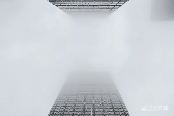 高层建筑的俯角度拍摄