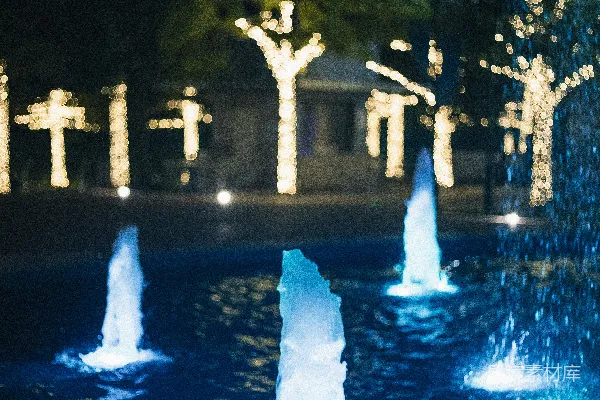 高清摄影 夜晚公园里的一组喷泉