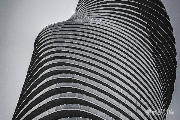 一幅特写镜头中的高大建筑物