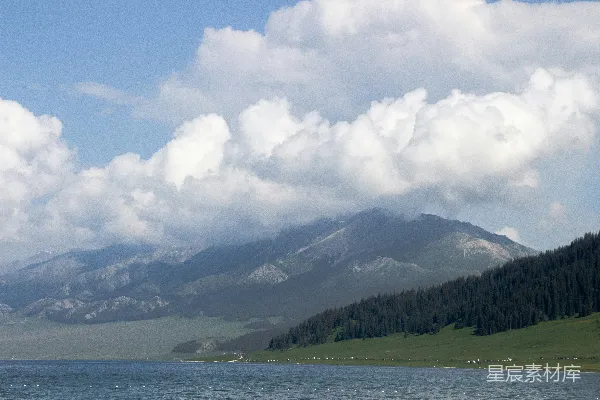 山湖云天间。