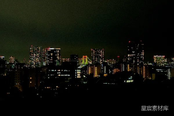 山顶上俯瞰的城市夜景