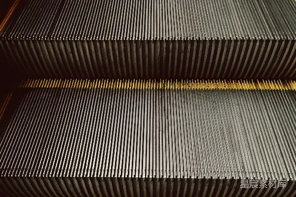 灰暗的楼梯