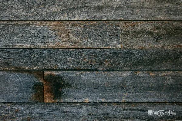 高清摄影 一张木制墙壁的特写照片，上面挂着一个钟表。