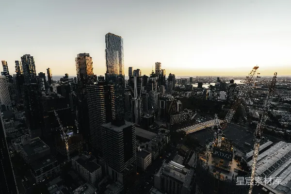 傍晚城市的一角俯瞰图