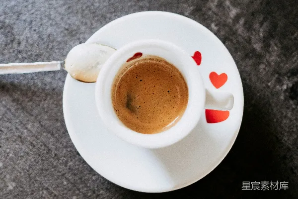 白瓷咖啡杯