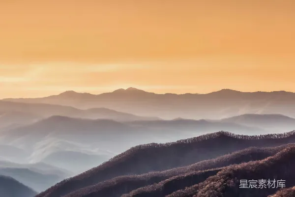 金光时段的山地风光摄影