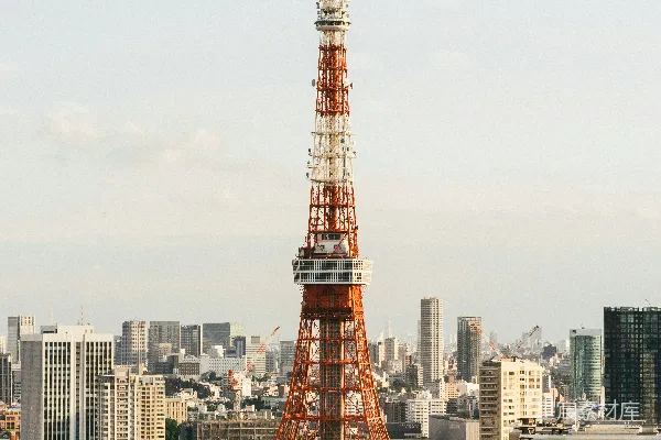 城市白天红色金属塔