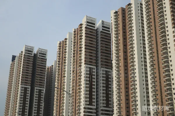 相邻的许多高建筑物