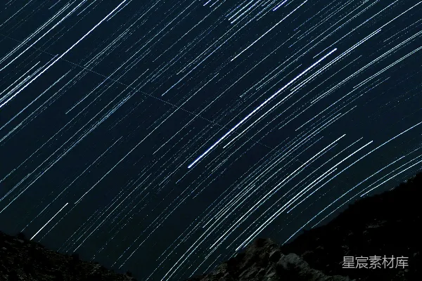 夜空中有许多星星