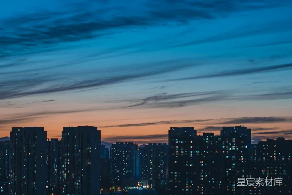 夜晚城市的天际线美景